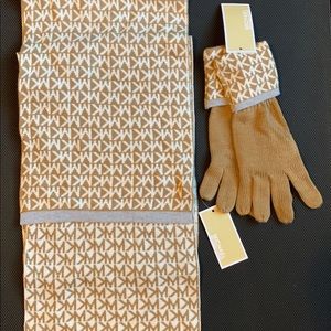 NWT Michael Kors Scarf & Gloves Set
